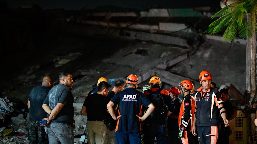 Turkish search and rescue teams begin work in Venezuela