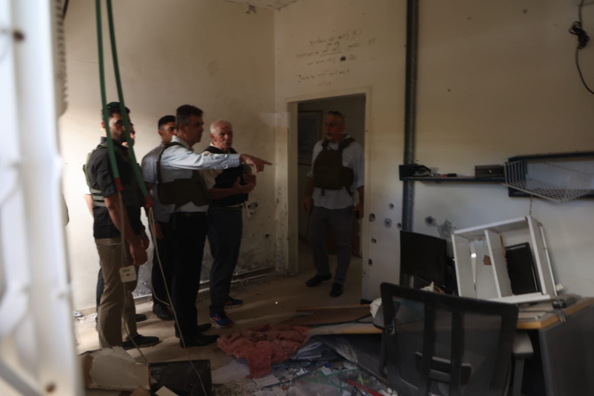 Borrell went to Israeli city attacked by Hamas -PHOTO