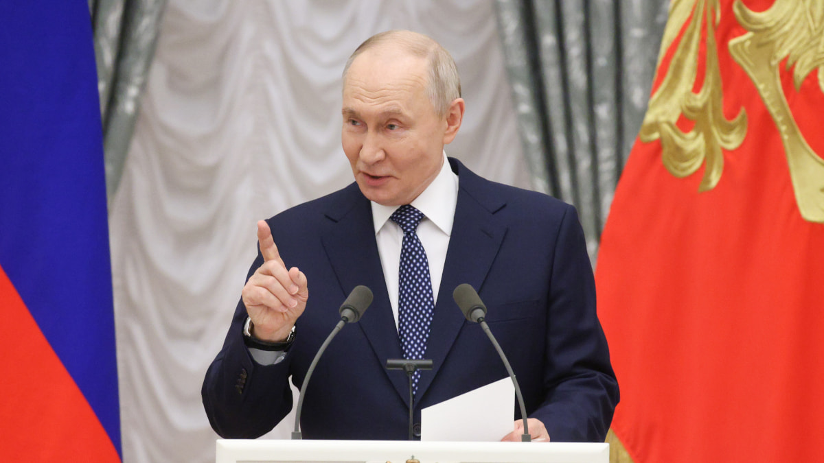 Putin daxili bazar üçün yanacaq təchizatı ilə bağlı müşavirə keçirib