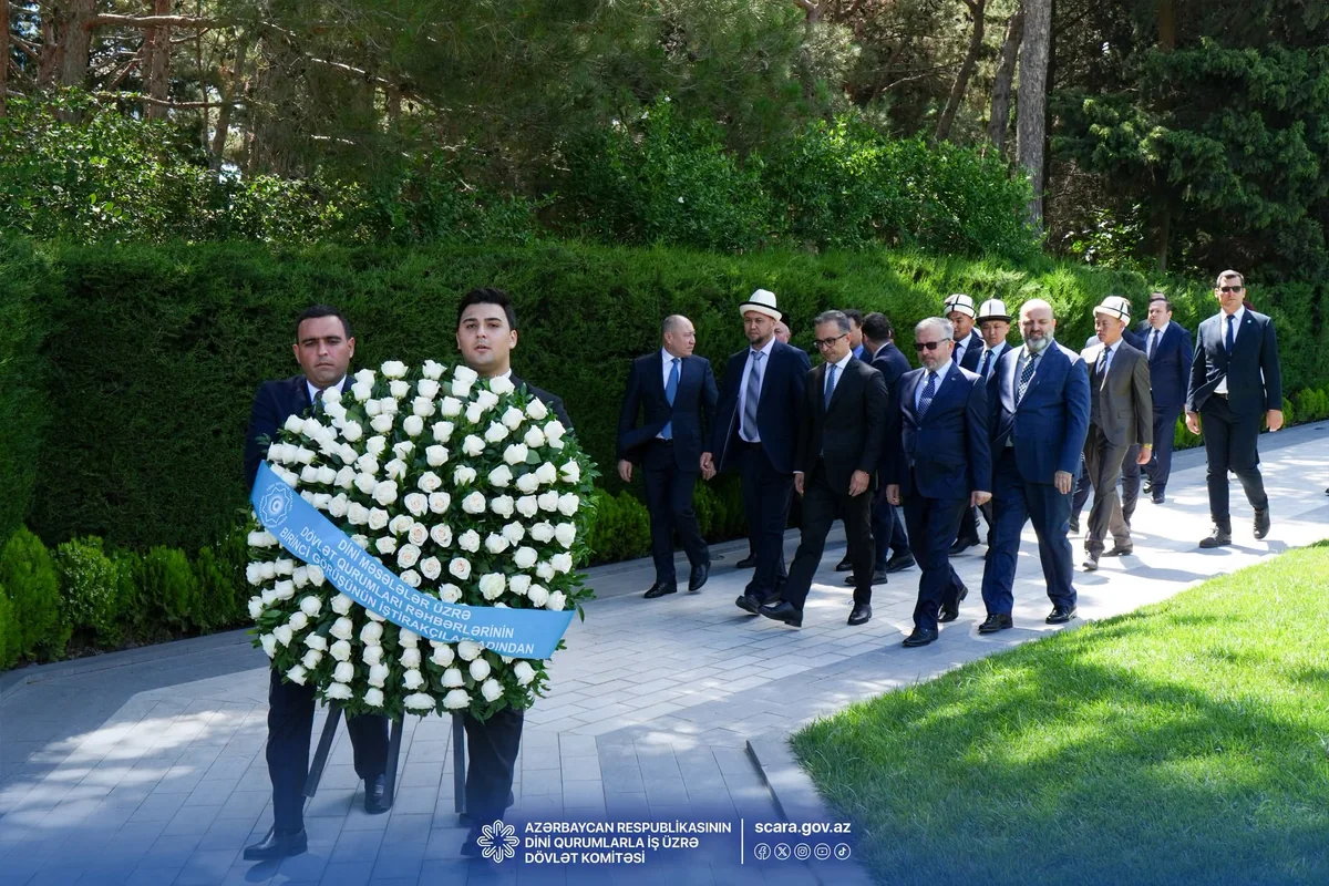TDT ölkələri dini qurumlarının rəhbərləri Fəxri xiyabanda və Zəfər abidəsində <span class="text-danger">-  FOTOLAR</span>