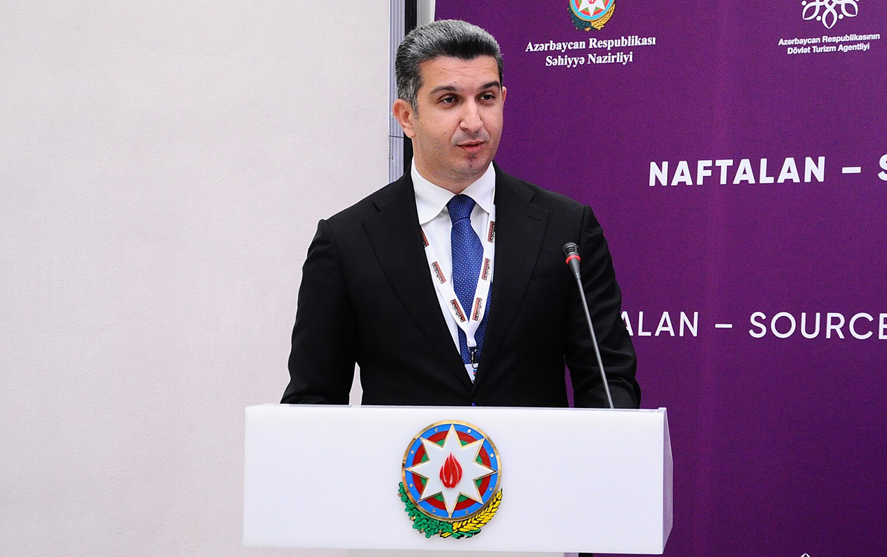 İcra başçısı çayxanaya gəldi, narazılıq yarandı