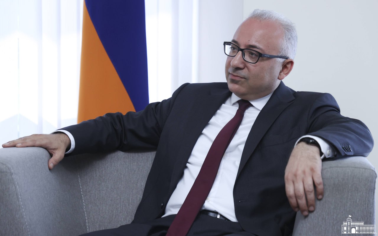 МИД Армении мягко стелет