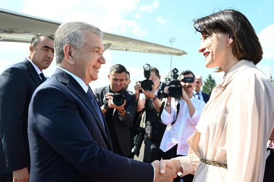 Şavkat Mirziyoyev Gürcüstana səfər edib