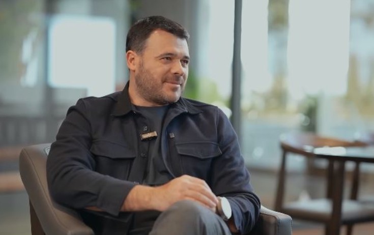 50 min dollara saat almaqdansa... <span class="text-danger">- Emin Ağalarov</span>