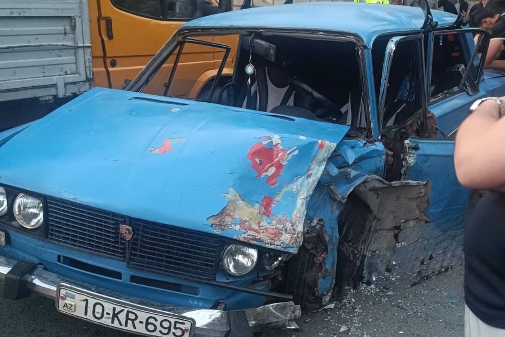 Zaqatalada iki minik avtomobili toqquşub, <span class="text-danger">4 nəfər xəsarət alıb</span>
