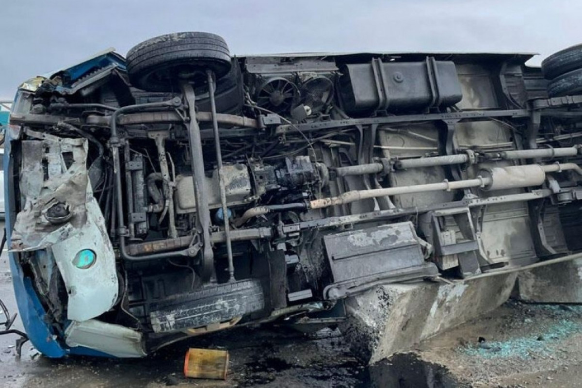 Türkiyədə mikroavtobus dərəyə aşıb, 22 nəfər xəsarət alıb