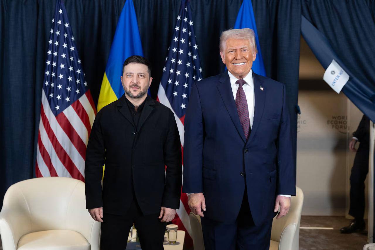 Трамп провел телефонный разговор с Зеленским