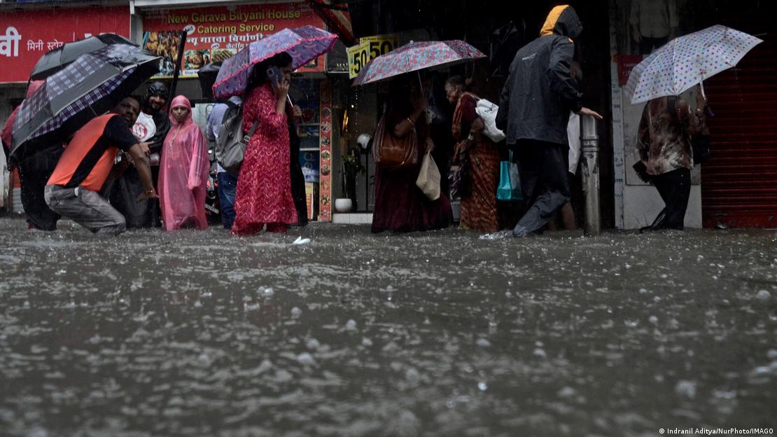 6 Killed as Heavy Rains Trigger Building Collapse in Mumbai