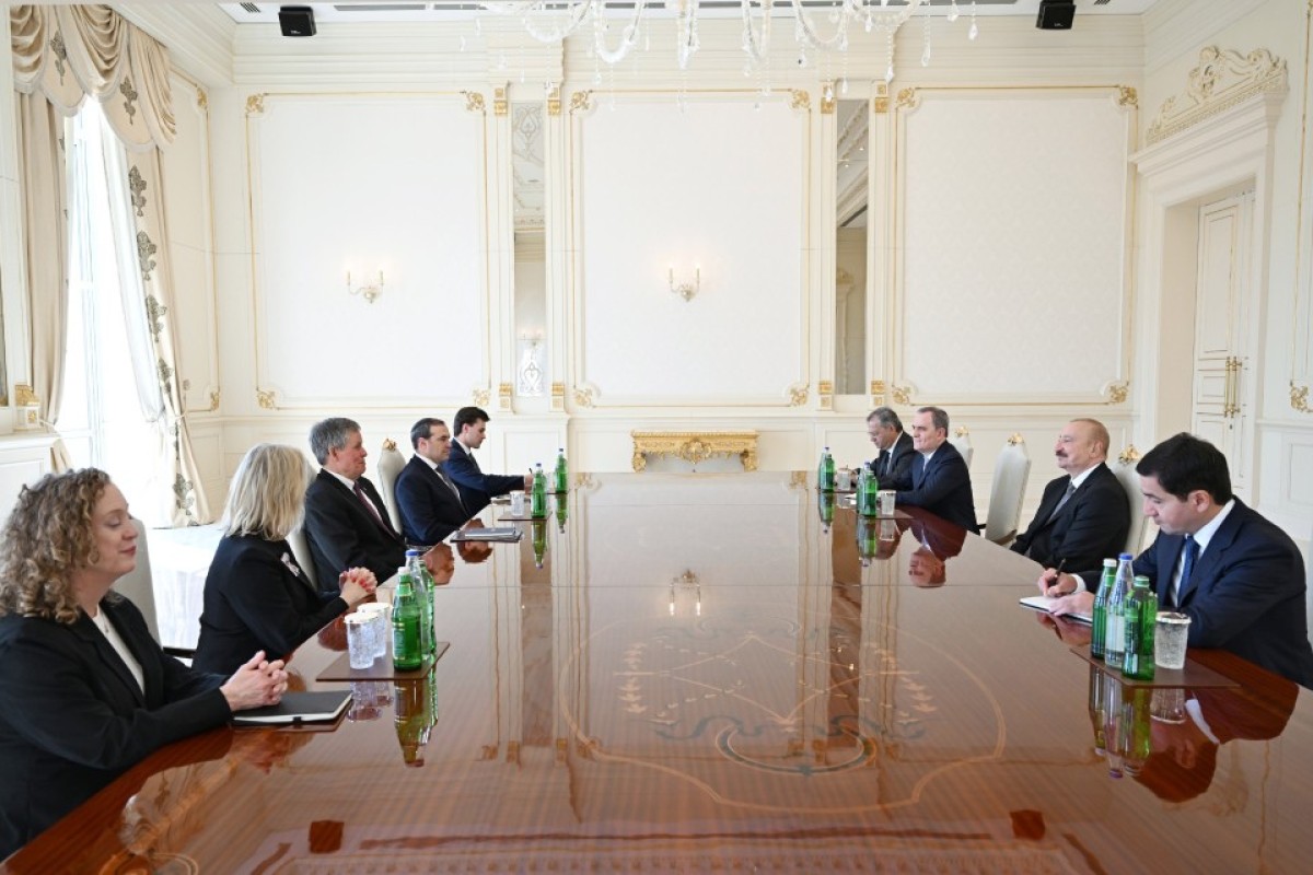 Prezident İlham Əliyev ABŞ Senatının Xarici Əlaqələr Komitəsinin üzvünü qəbul edib - <span class="text-danger">FOTOLAR</span>