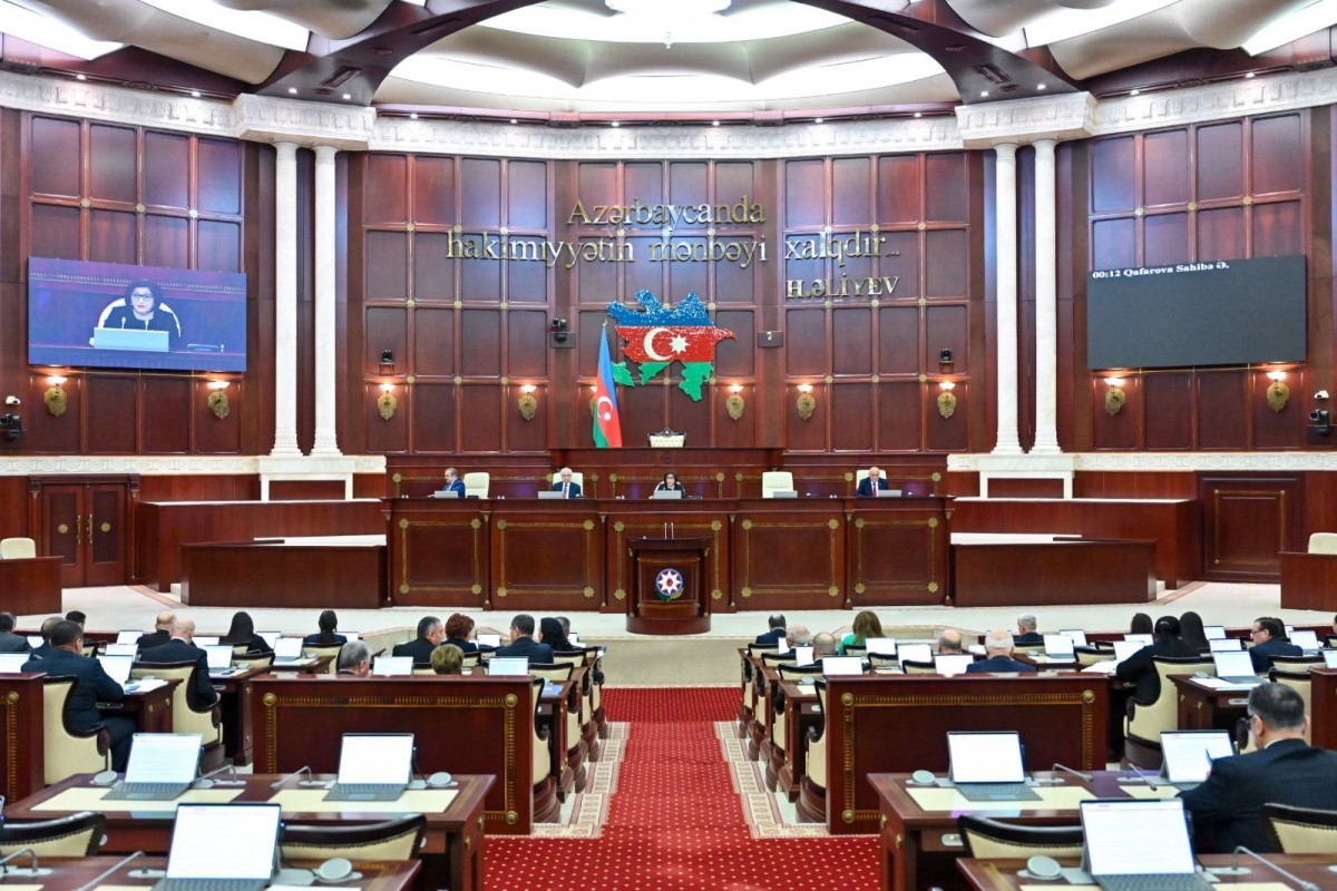 Milli Məclisin iclası BAŞLADI