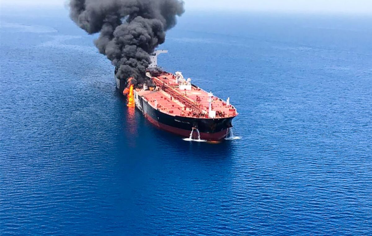 Bloomberg: <span class="text-danger">катарский танкер с СПГ атакован у берегов Омана</span>