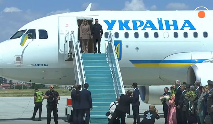 Зеленский прибыл в Анкару для участия в саммите НАТО