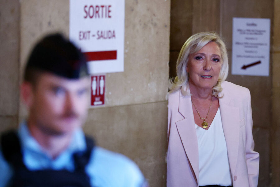 Le Pen prezident seçkilərində NAMİZƏD OLACAQ