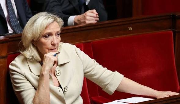 Sorğu: Fransada respondentlərin əksəriyyəti <span class="text-danger">Le Peni növbəti prezident kimi görür</span>