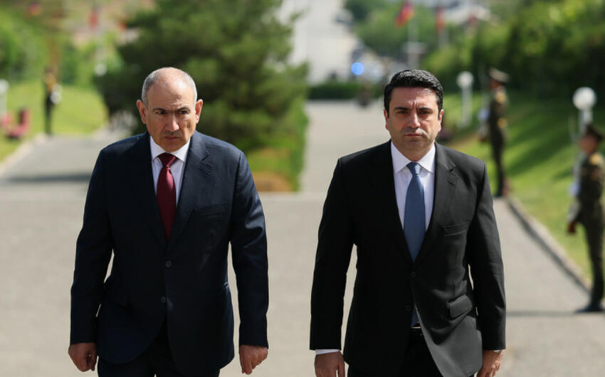 Paşinyan Simonyanın istefasından danışdı