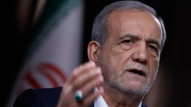Iran's Pezeshkian Rejects Responding to Trump's Insults, Vows to Defend National Rights