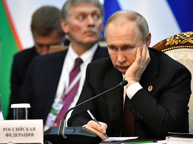 Песков: Пока никто не звонил