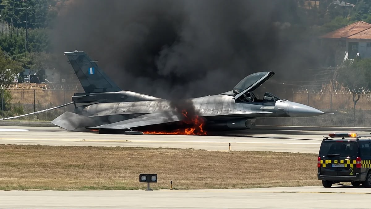 NATO-nun qırıcısı qəza enişi edərkən yandı