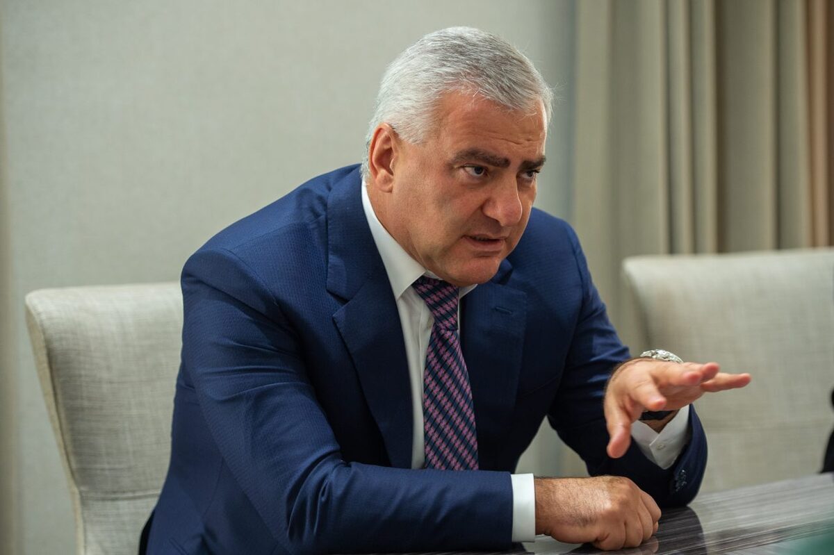 Карапетян посидит дома еще два месяца