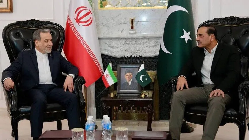 Iran FM, Pakistan Army Chief Meet Amid Escalating Regional Tensions