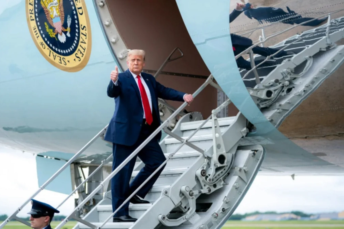 Hava limanına Donald Trampın ADI VERİLDİ