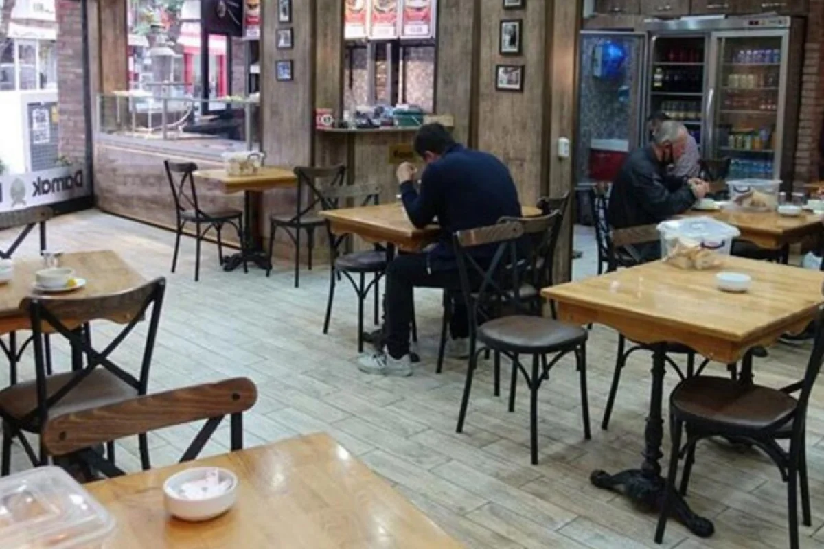Çayxanada söhbət qanlı bitdi: SİFƏTİNƏ BIÇAQ VURDU