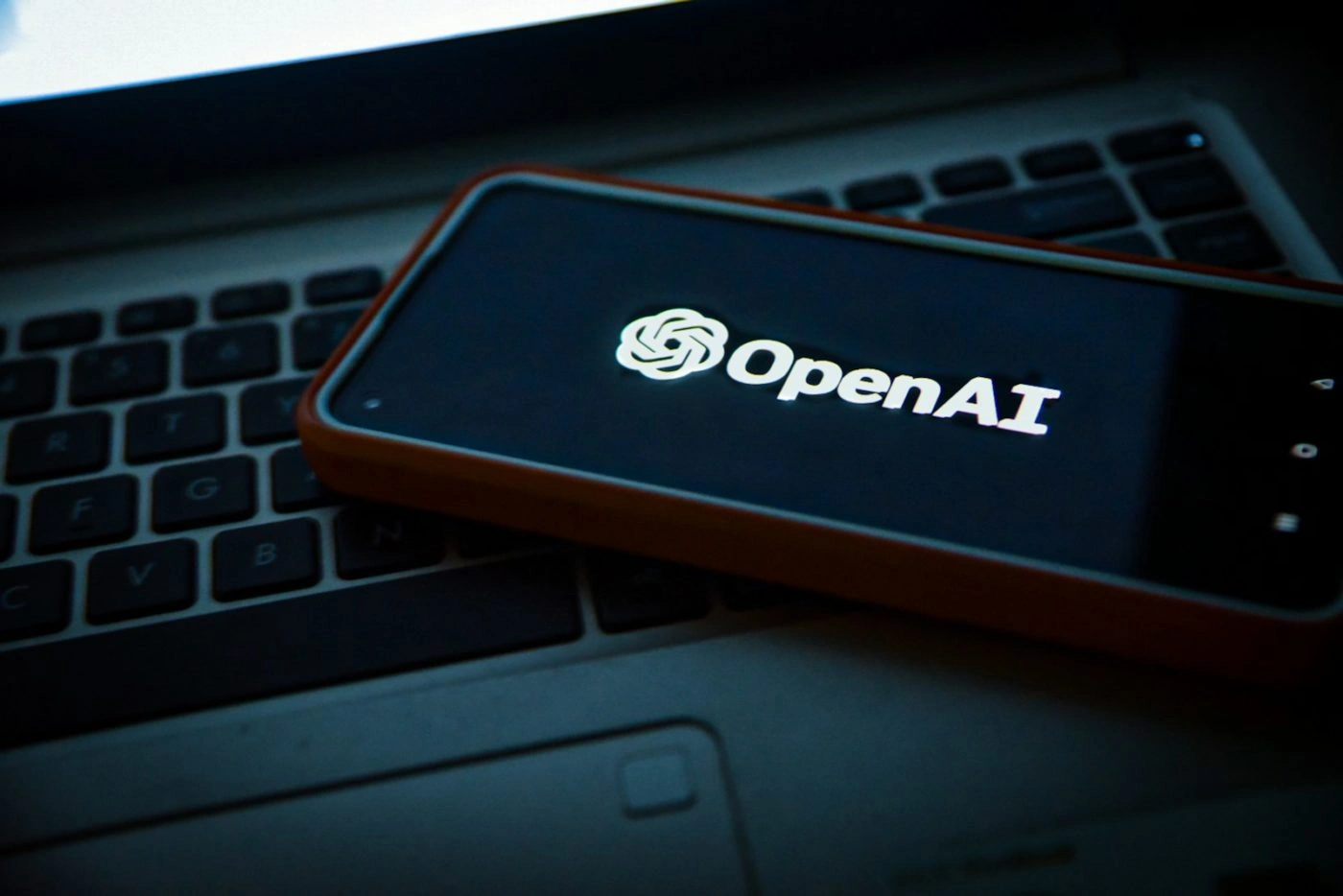 "Apple" "OpenAI"ni <span class="text-danger">məhkəməyə verdi</span>