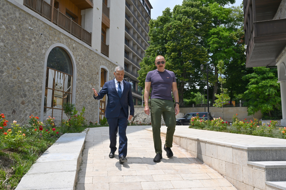 Şuşanın Qarabağ küçəsində dövlət-özəl tərəfdaşlığı çərçivəsində həyata keçirilmiş işlərlə tanışlıq - FOTOLAR