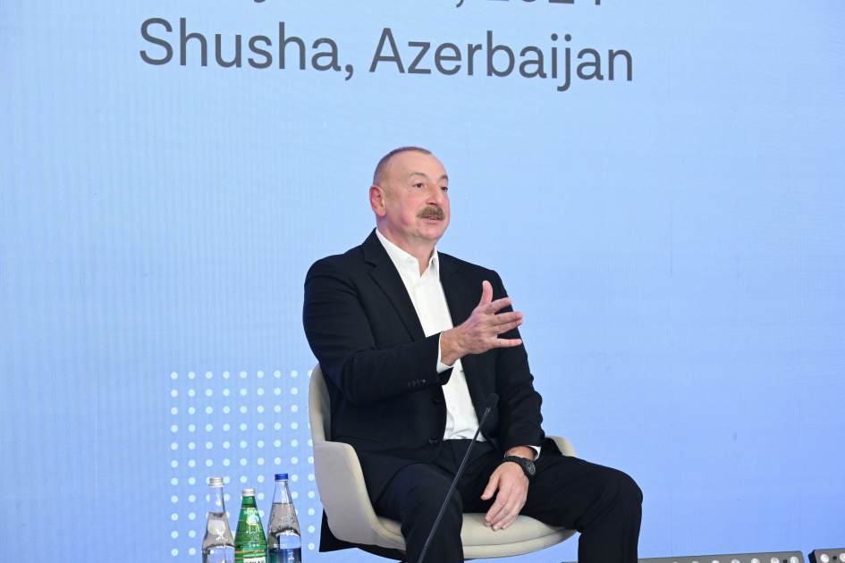 Prezident: <span class="text-danger">Həm Qərb, həm də Şərq istiqamətində qonşularımızla əlaqələrimiz əladır</span>