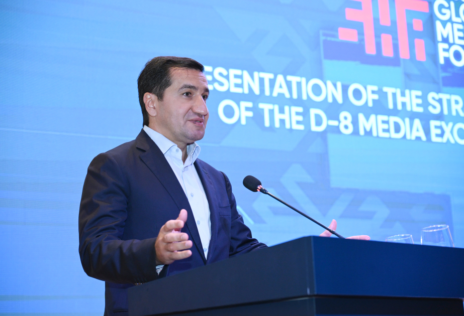 Hikmət Hacıyev: Azərbaycan D-8-ə üzv olmasına çox önəm verir