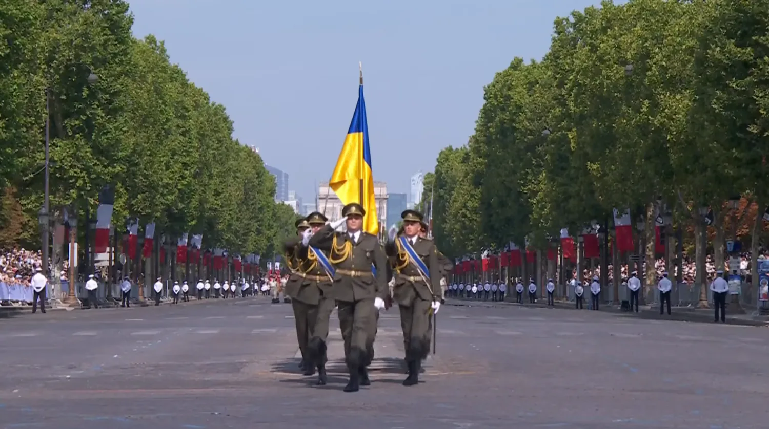 Украинские военные впервые приняли участие в параде ко Дню взятия Бастилии в Париже