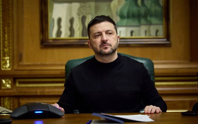 Зеленский подтвердил удары по российским НПЗ и судам