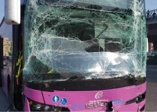 Bakıda sərnişin avtobusları toqquşdu