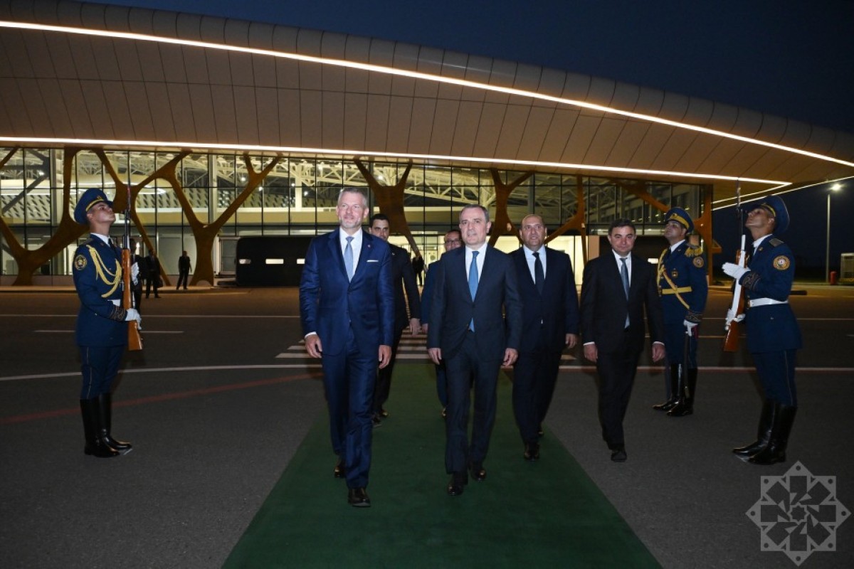 Slovakiya Prezidenti Füzuli aeroportundan Bakı şəhərinə yola düşüb - <span class="text-danger">FOTOLAR</span>