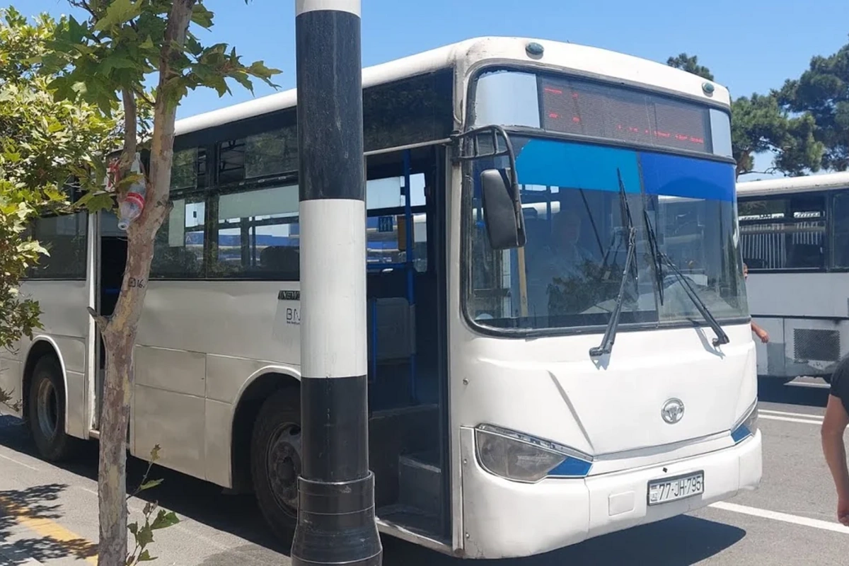 Bakıda avtobus sürücüsü sərnişinləri TƏHQİR ETDİ