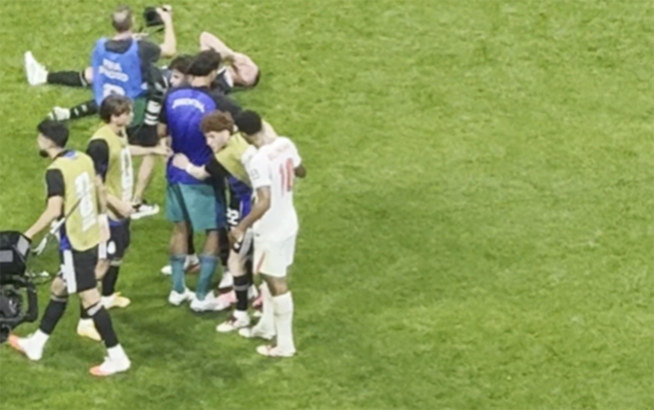 Final fitindən sonra agentinalı <span class="text-danger">futbolçuya şillə vurdu</span>