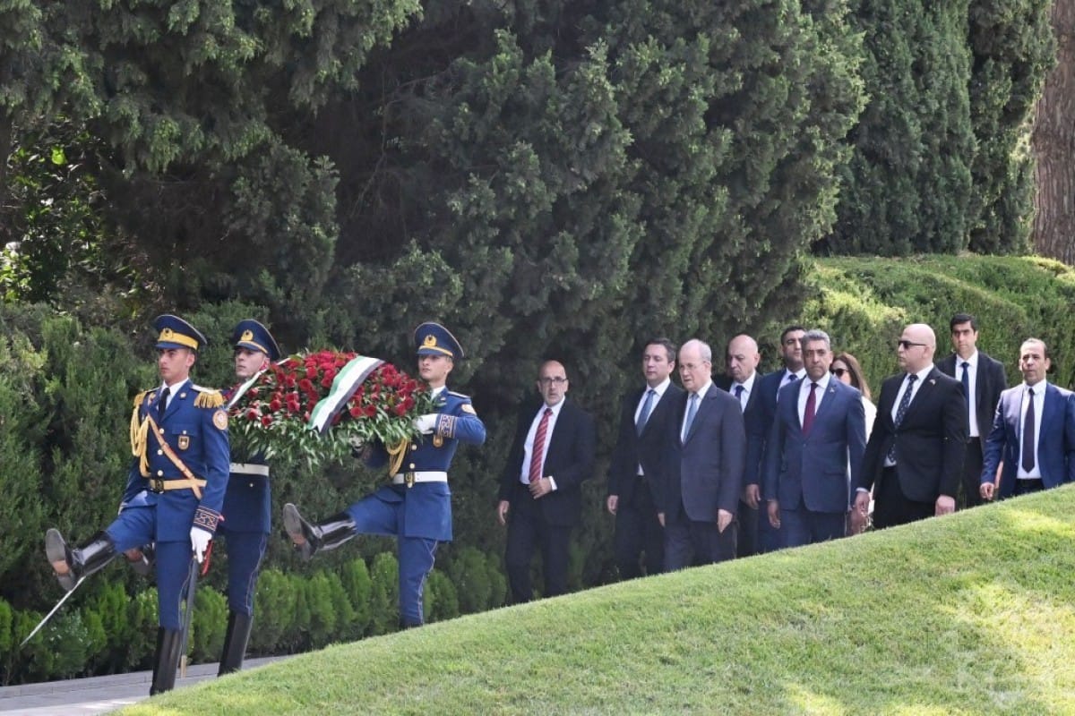 Премьер-министр Палестины почтил память Гейдара Алиева