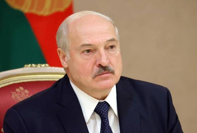 Lukaşenkodan sənətçilərə çağırış: <span class="text-danger">“Siyasətə qarışmayın"</span>