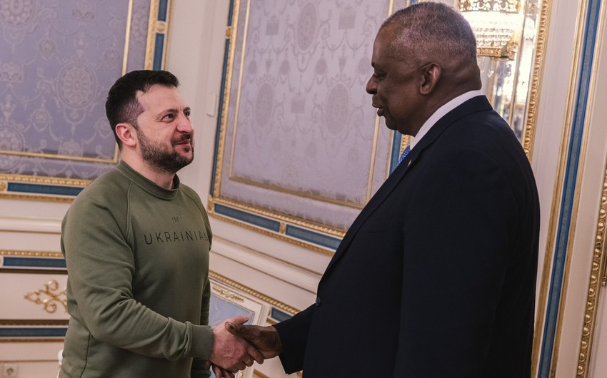 US Secretary of Defense meets with Ukrainian President in Kyiv