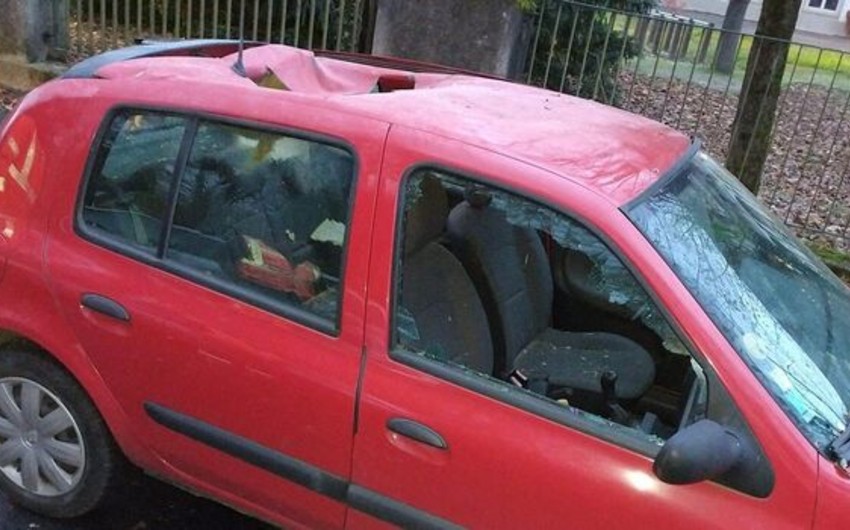 Car 'hit by a meteorite' in France