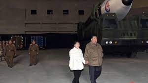 كوريا الشمالية تستعد لإطلاق قمر صناعي تجسسي