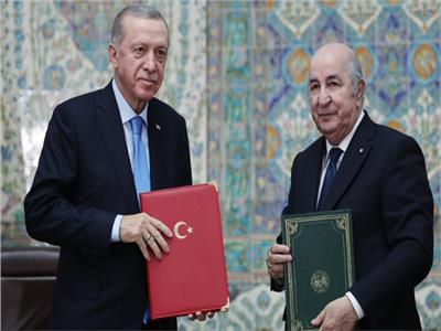 الجزائر وتركيا توقعان على 13 اتفاقية ومذكرة تفاهم