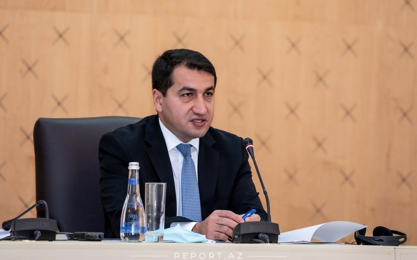 Azerbaijani Presidential aide meets with group of diplomats at ADA University