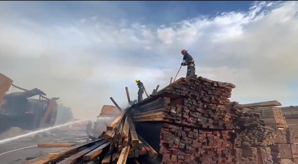 Bakıda inşaat materialları bazarındakı yanğın SÖNDÜRÜLDÜ