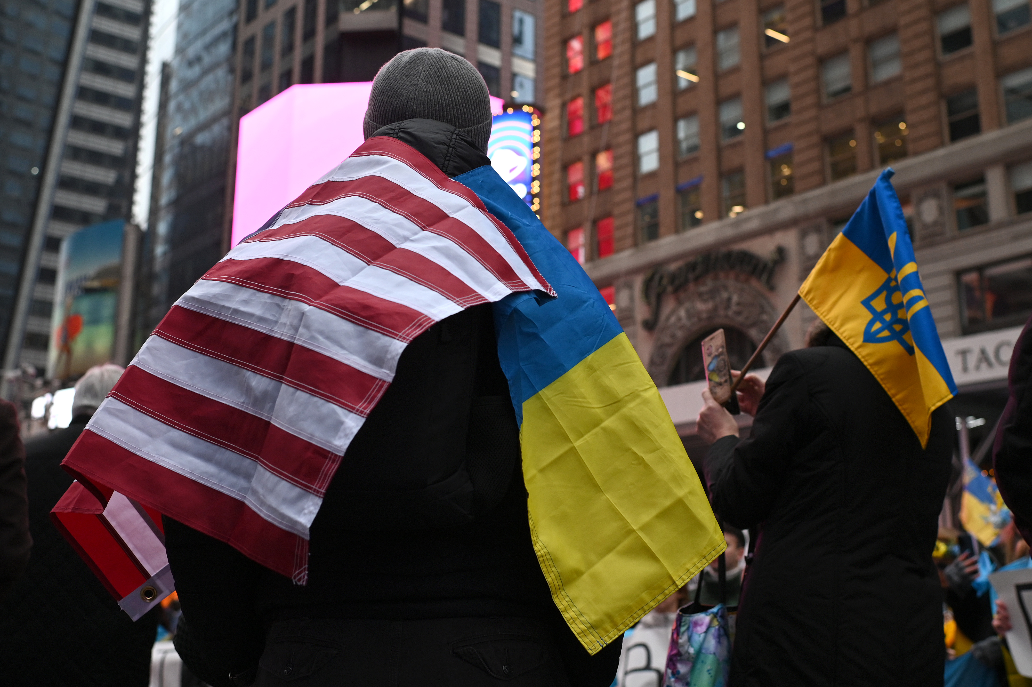 Amerikalılar Ukraynaya həddən artıq pul xərcləndiyini düşünür - SORĞU