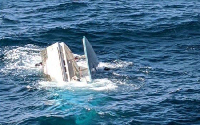 Yunanıstan sahillərində 14 ekipajı olan yük gəmisi batıb