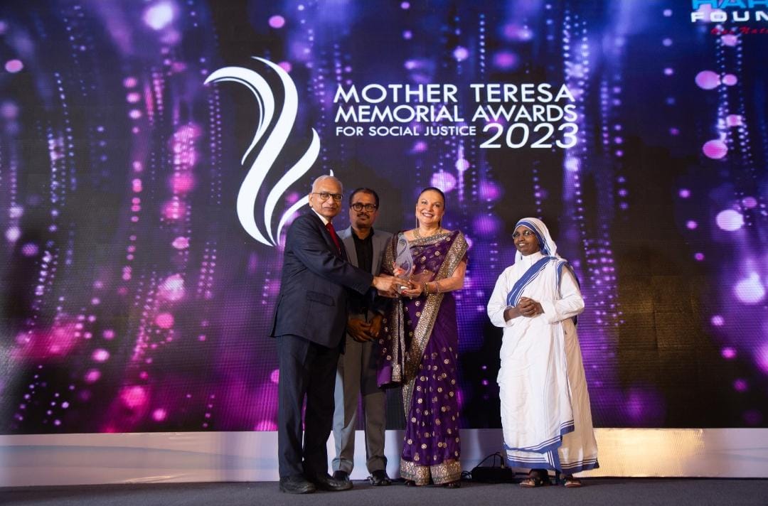 Heidi Kühn Received Prestigious Mother Teresa Award In India