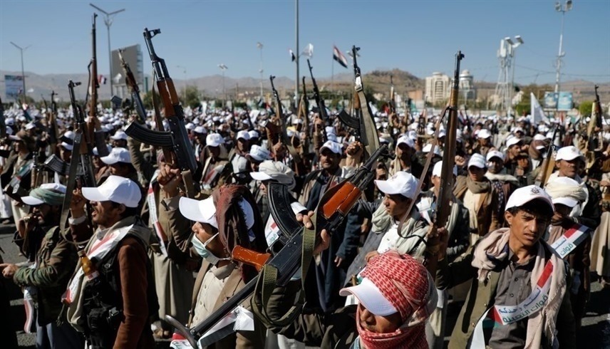 وول ستريت جورنال: هجمات الحوثيين تثبت فشل إدارة بايدن