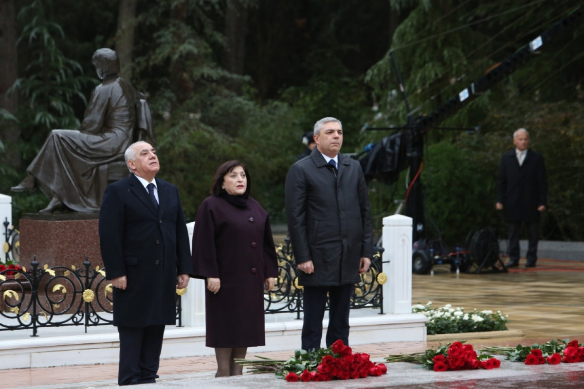 Azerbaijan's state and government officials pay respect to Great Leader Heydar Aliyev -PHOTO - PHOTOS