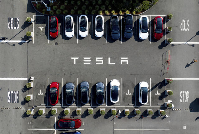 Tesla milyonlarla avtomobili geri çağırır!